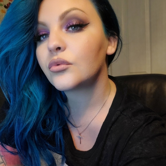 Meet your Posher, Erica - Picture 2 of 2